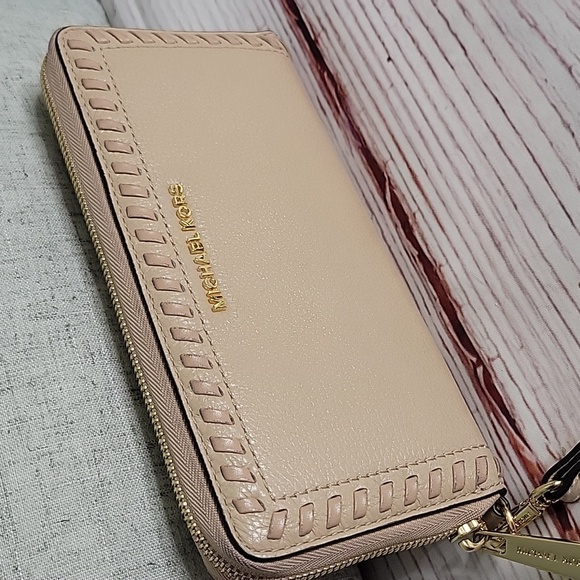 Michael Kors Beige Wallet Leather Lauryn Wallet NWOT - Picture 3 of 8